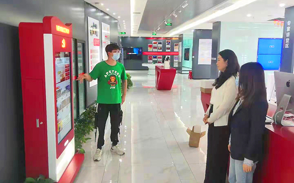 如何在黨史線上虛擬展館里進行VR互動打卡游戲？